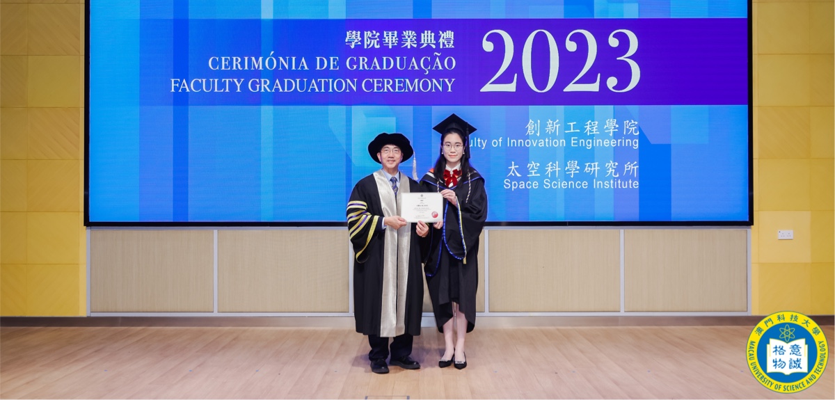 学院毕业欢送会 院长向毕业生致礼