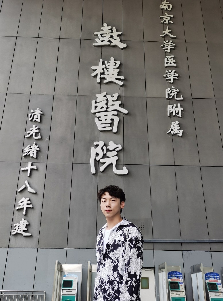 李洵赫
